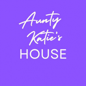 Aunty Katie's House, NI Tourist Board Certified & located on the main Oldpark Road to Belfast, with Free Continental Breakfast & Free Ultra Fast SKY internet, free SKY Sports & free SKY Cinema, Self-c
